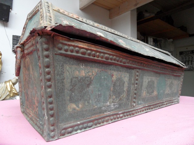 Tak wyglądał sarkofag jednego z dzieci Promnitzów w sierpniu 2012.