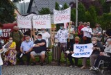 Gardeja. Protestowano przeciwko sytuacji w gminnej służbie zdrowia. Chcą przywrócenia do pracy lekarza Leszka Wiśniewskiego