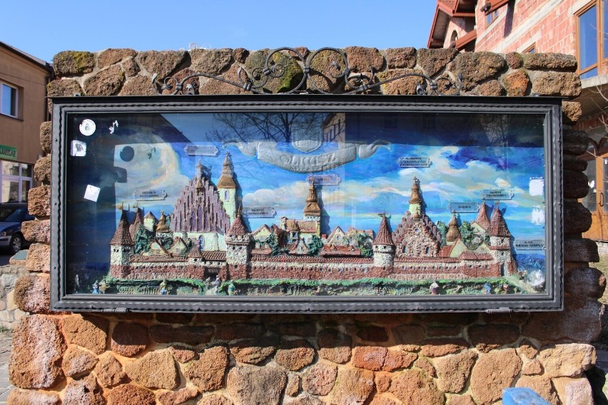 Makieta w centrum Olkusza, ukazująca panoramę miasta -...