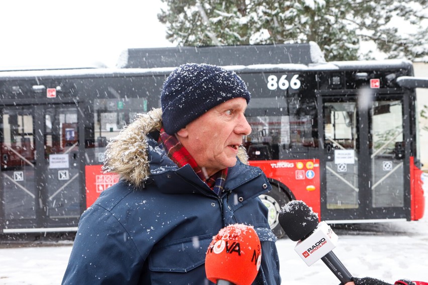 Prezydent Jerzy Łużniak chwali autobusy elektryczne