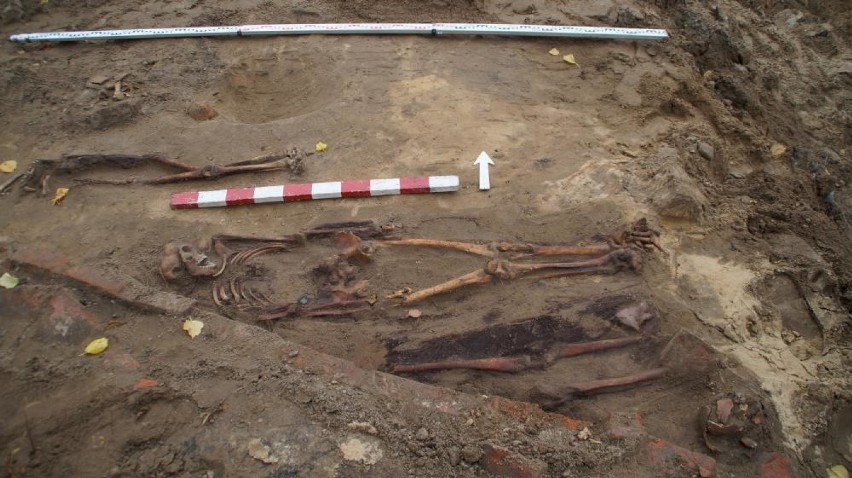 W Podaninie spoczywają szczątki dawnych mieszkańców Chodzieży, wydobyte przez archeologa przy I LO