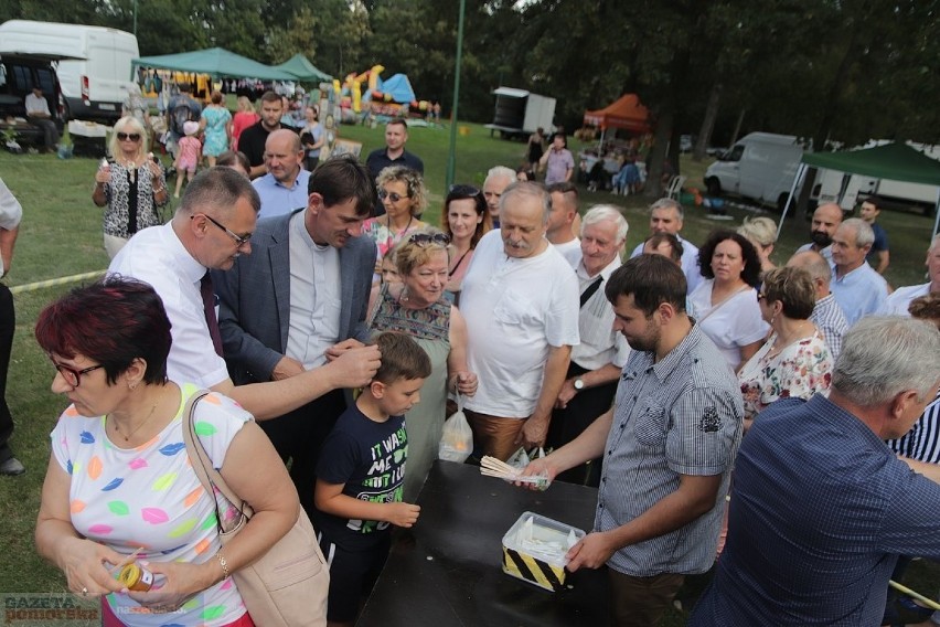 Spróbowali miodu i pobili rekord Polski
Bicie rekordu Polski...