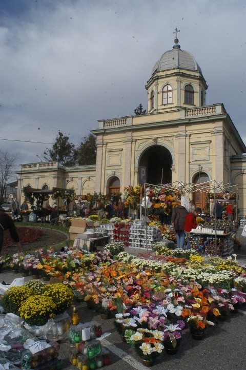 Cmentarz Komunalny w Cieszynie w Dzień Wszystkich Świętych
