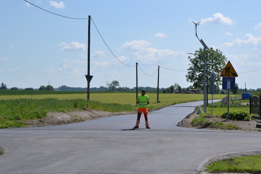 W gminie Kikół trwa przebudowa drogi gminnej...