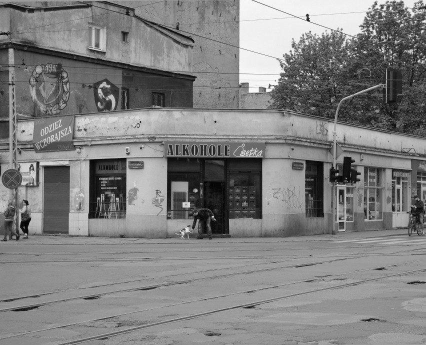 "Setka- łódzkie sklepy alkoholowe" to publikacja fotografa i...