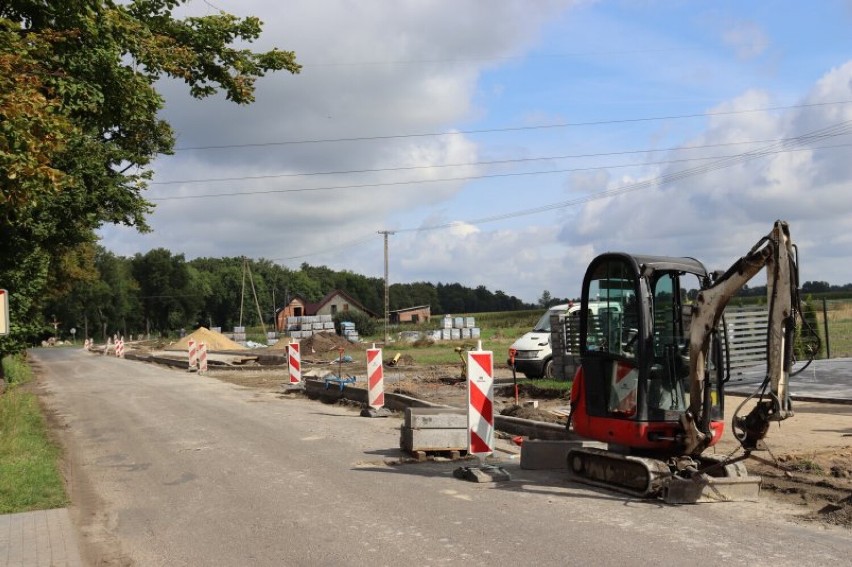 Kobylin: Finał I etapu budowy ścieżki pieszo-rowerowej Kobylin-Zalesie Małe zbliża się wielkimi krokami do szczęśliwego finału