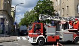 Na rogu ulicy Mickiewicza i Piłsudskiego w Stargardzie popsuła się kamera miejskiego monitoringu. Pomagali stargardzcy strażacy. ZDJĘCIA