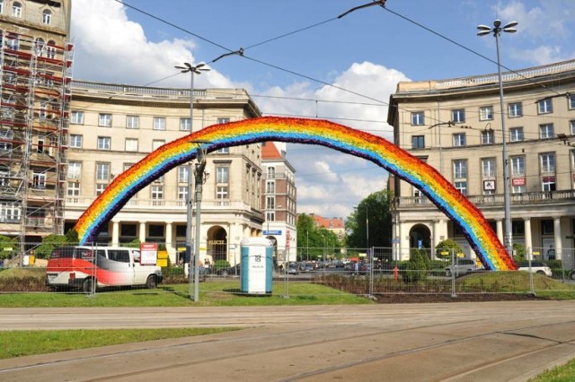 Tęcza wraca na Plac Zbawiciela. Tym razem ma być niezniszczalna