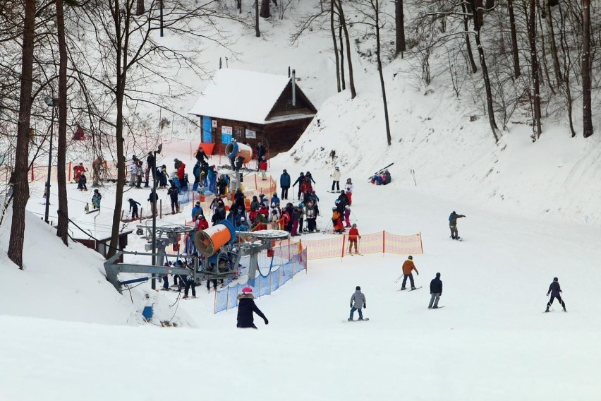 Wielu Polaków uwielbia jazdę na nartach i inne sporty zimowe...
