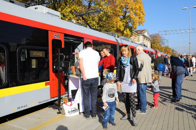 Pociąg Łódzkiej Kolei Aglomeracyjnej w Piotrkowie