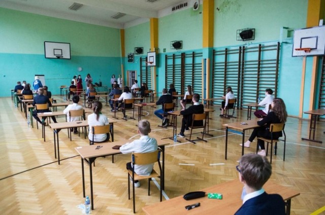 Dziś egzamin ósmoklasisty z języka polskiego. Opublikujemy ARKUSZE CKE i odpowiedzi