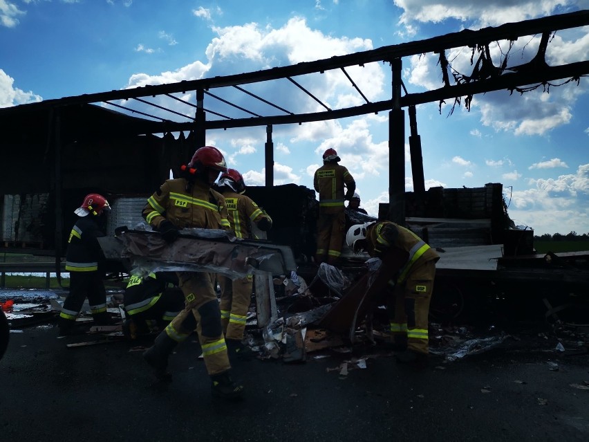 Wrocław. Pożar ciężarówki na AOW i olbrzymie utrudnienia dla kierowców 