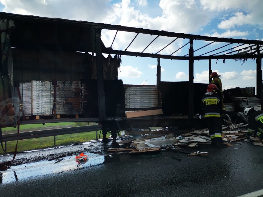 Wrocław. Pożar ciężarówki na AOW i olbrzymie utrudnienia dla kierowców 