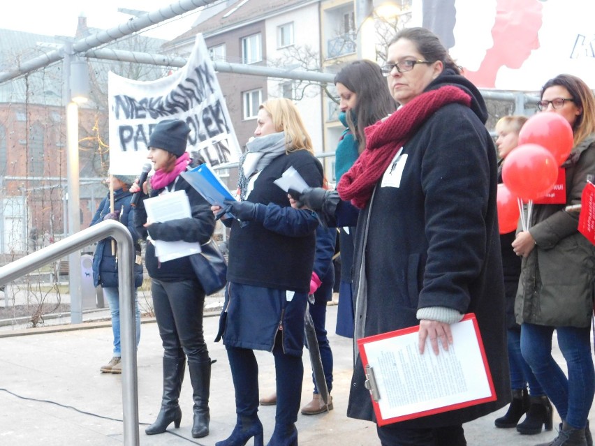 Manifestacja z okazji Dnia Kobiet w Koszalinie [ZDJĘCIA, WIDEO]