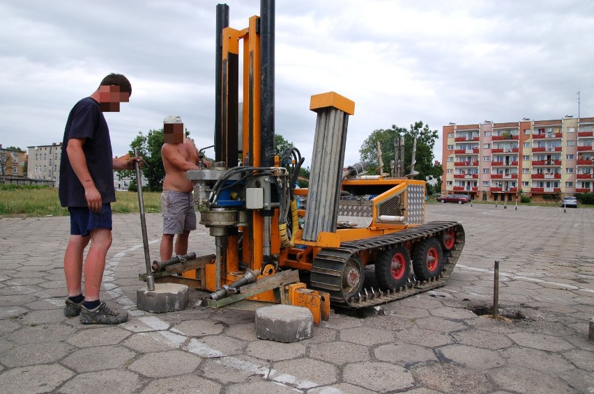 Kilkanaście lat temu na placu Kamińskiego przeprowadzono...