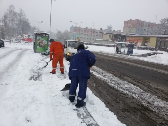 Trudne warunki na drogach i chodnikach w Wodzisławiu Śląskim