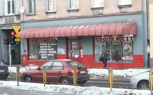 Społemowski sklep spożywczy nie wytrzymał konkurencji z Bałuckim Rynkiem i dyskontem.