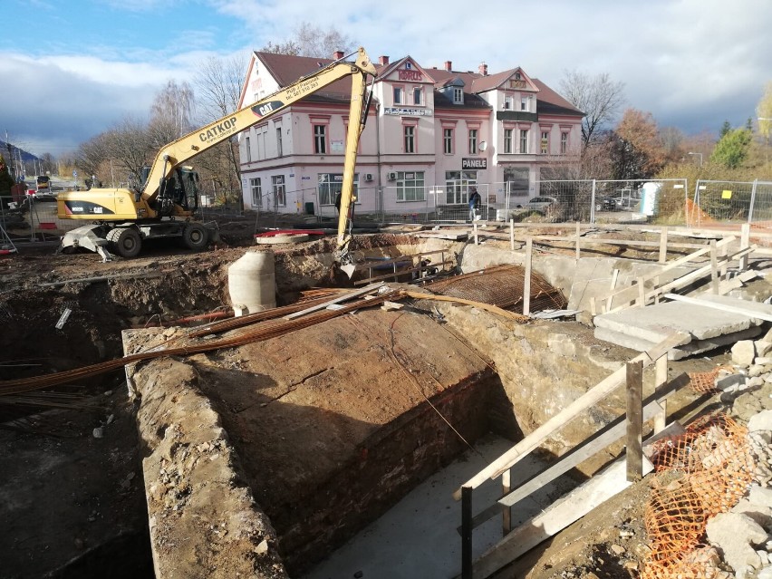 Listopad 2021 na budowie obwodnicy Wałbrzycha...