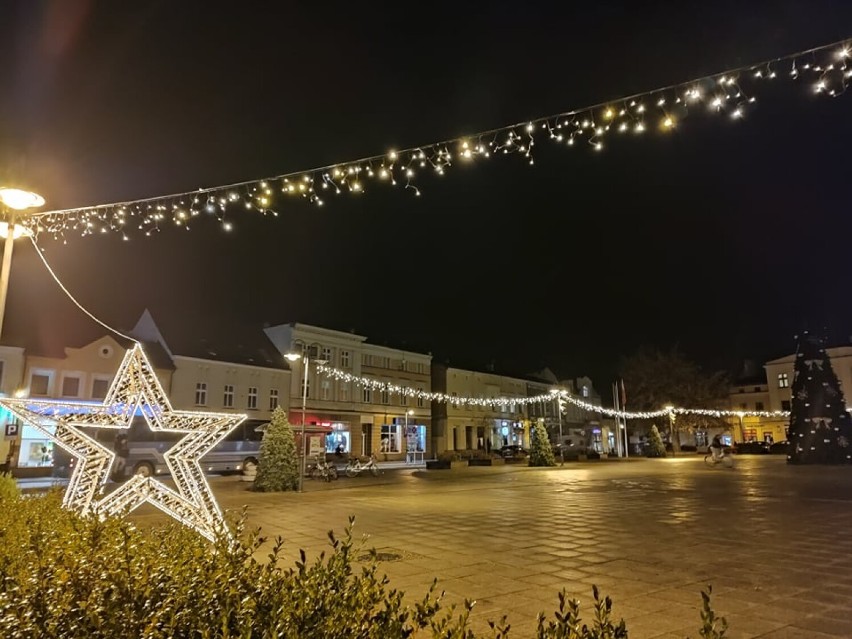 Wągrowiec. Jest magicznie, a będzie jeszcze piękniej! Iluminacje rozświetliły Rynek w Wągrowcu 