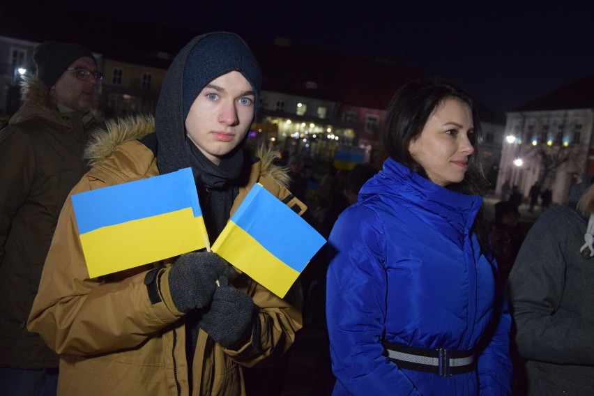 Sercem z Ukrainą. Wiec wsparcia odbył się na Rynku w Sieradzu ZDJĘCIA