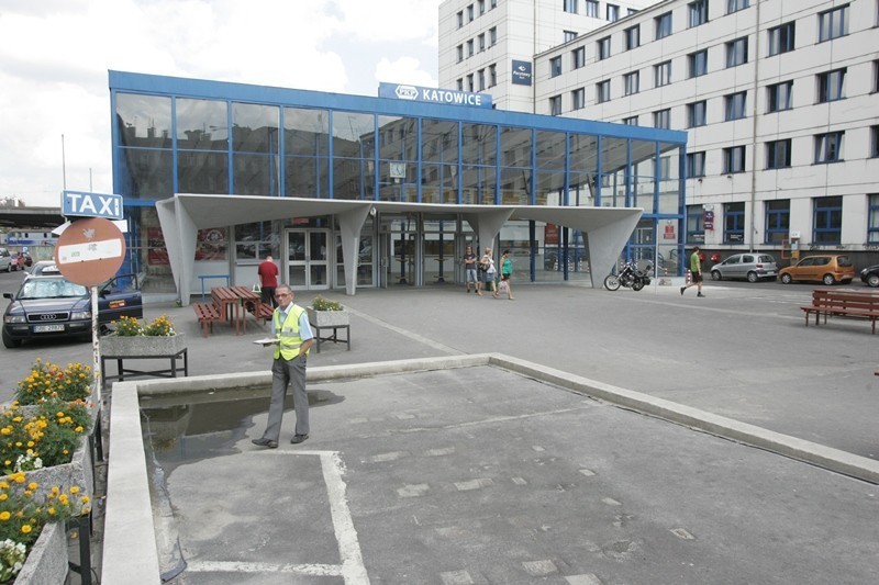 Dworzec Katowice, pawilon od strony placu OMP (i placu...