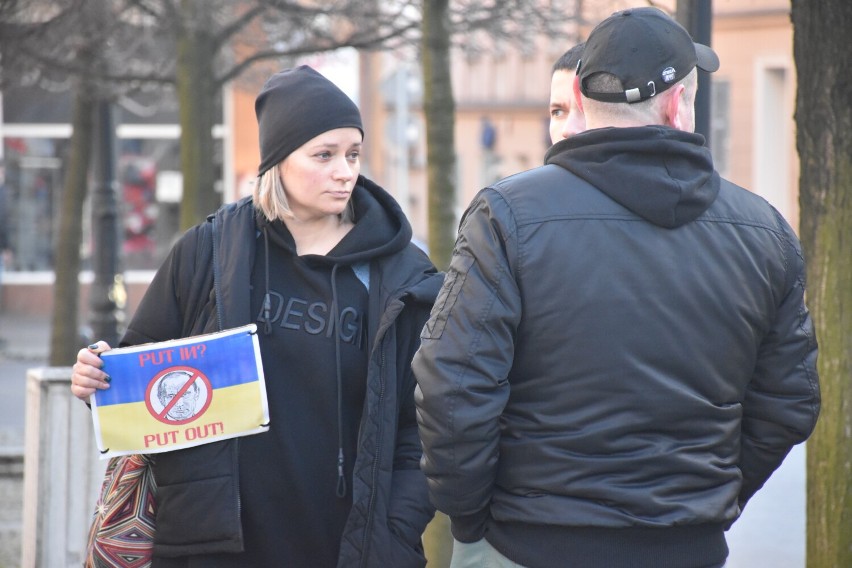 Pleszew solidarny z Ukrainą. Manifestacja w centrum miasta