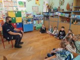 Lekcja bezpieczeństwa z dzielnicowym w Szkole Podstawowej w Górze św. Małgorzaty