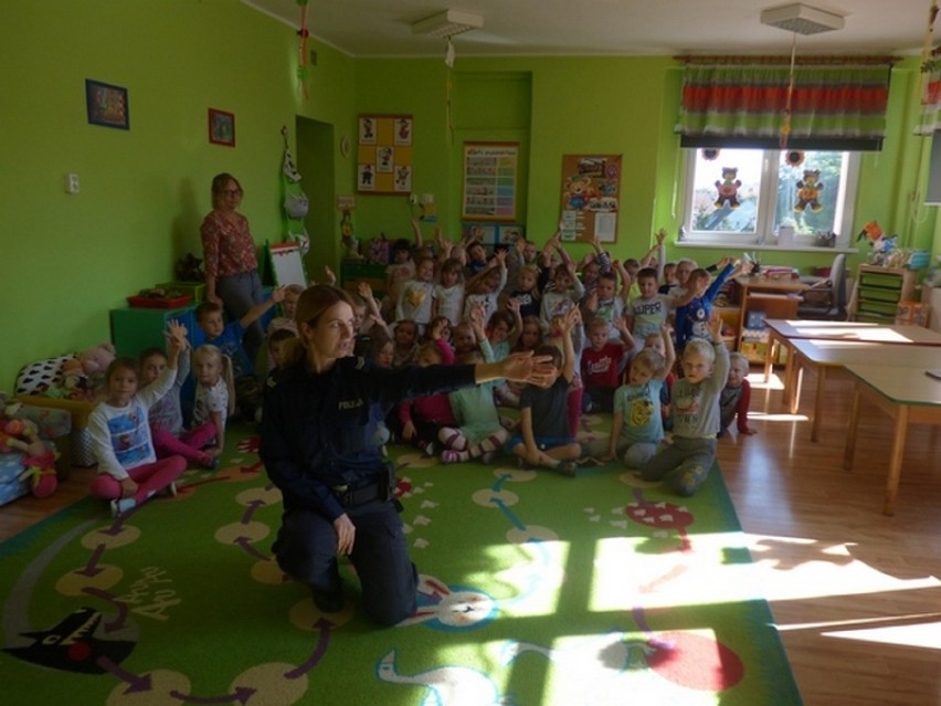 Policja rozmawiała z przedszkolakami o bezpieczeństwie ZDJĘCIA