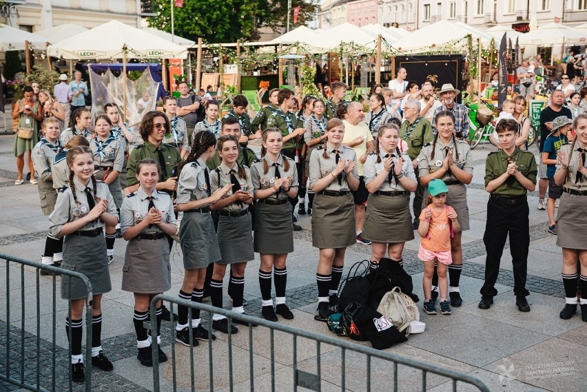 Konkurs Piosenki Harcerskiej w Kielcach. Wspaniały koncert uczestników festiwalu na Rynku