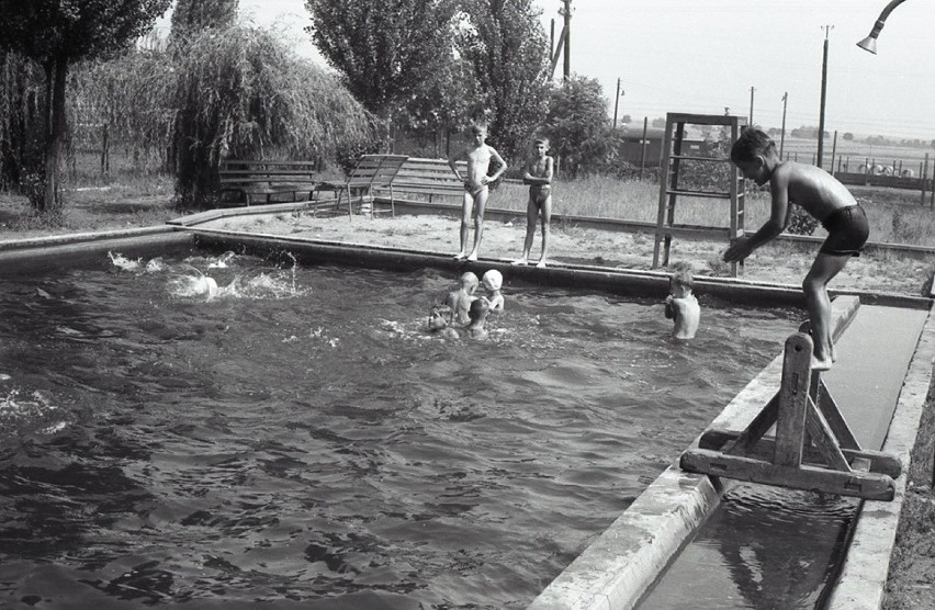 Archiwalne zdjęcia basenu w Wolbromiu [ZDJĘCIA]