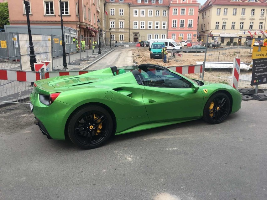 Znane w Wielkopolsce zielone Ferrari 488 skradziono w Mielnie! Auto kosztuje ponad milion złotych! [ZDJĘCIA]