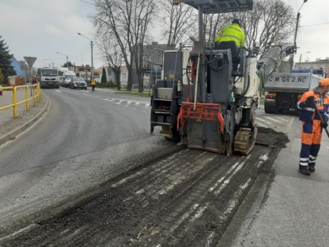 Do końca kwietnia 2021 roku na drogach krajowych w woj. kujawsko-pomorskim prowadzone będą remonty.

Kierowcy mogą napotkać na utrudnienia w ruchu. 

Na których trasach? W jakim terminie? Sprawdź szczegóły w naszej galerii >>>>>