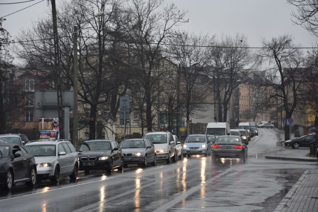 W ramach akcji, w dniach 21 października, 28 października, 18 listopada i 9 grudnia na wybranych stacjach kontroli pojazdów kierowcy będą mogli bezpłatnie sprawdzić stan i ustawienie świateł w samochodach