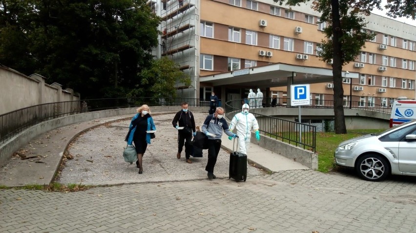 Autokar, na którego pokładzie znajduje się 32 chorych z...