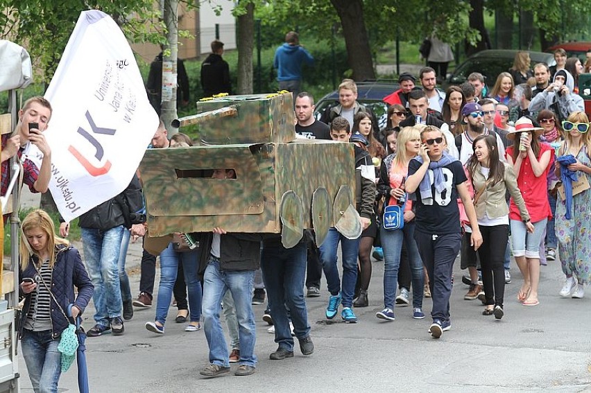 Juwenalia 2015 w Kielcach. Barwny korowód przeszedł ulicami miasta (zdjęcia)