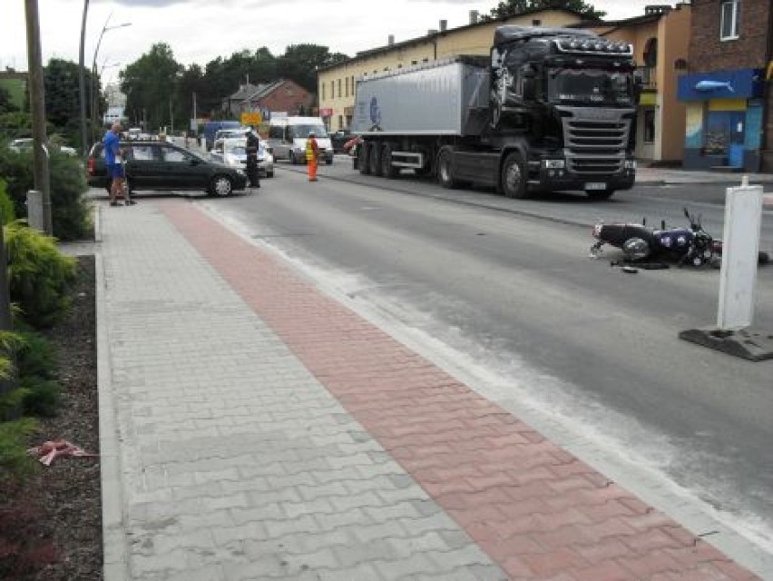 Wypadek motocyklisty w Lędzinach [ZDJĘCIA]