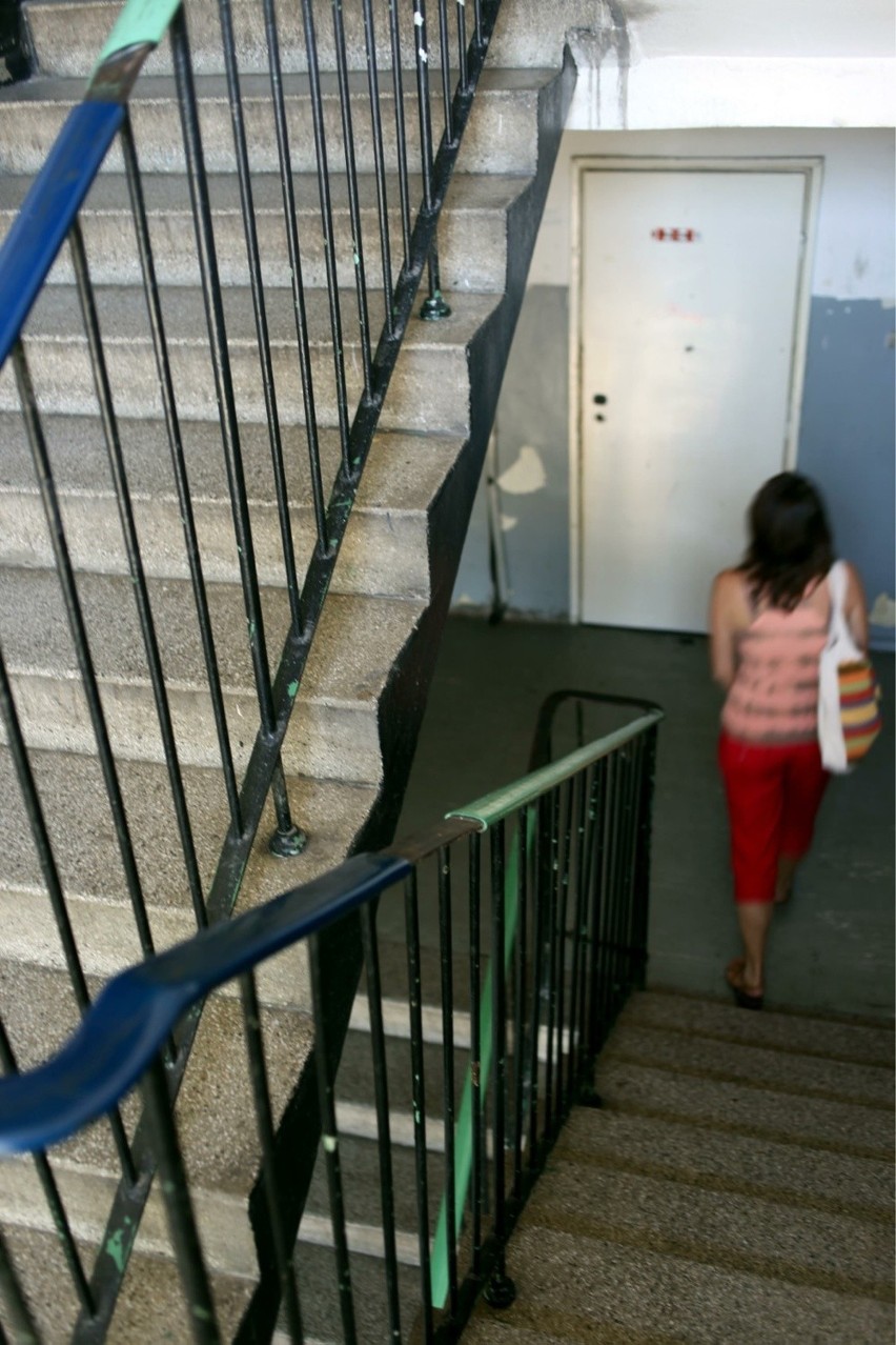 W PSM „Kolejarz” awantura w sprawie sprzątania klatek schodowych