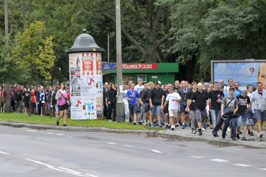 Kraków: marsz poparcia kibiców Wisły dla Unii Tarnów [ZDJĘCIA]