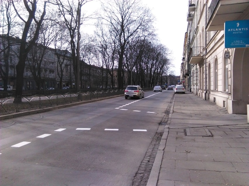 Kraków. Zwężają ulicę Dietla i wyznaczają miejsca parkingowe [ZDJĘCIA]