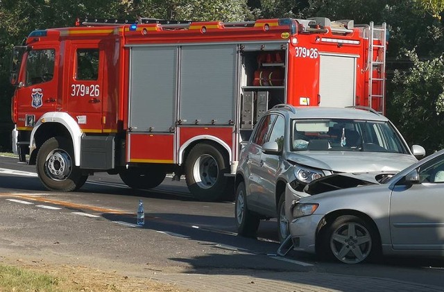 Do wypadku doszło w piątek, 29 czerwca, na przecinającej Przytoczną drodze krajowej ner 24. Około godz. 17.20 na wschodnich rogatkach miejscowości kierowca osobówki chciał skręcić w lewo i nie ustąpił pierwszeństwa samochodowi jadącemu w przeciwnym kierunku. Doszło do zderzenia obu pojazdów.