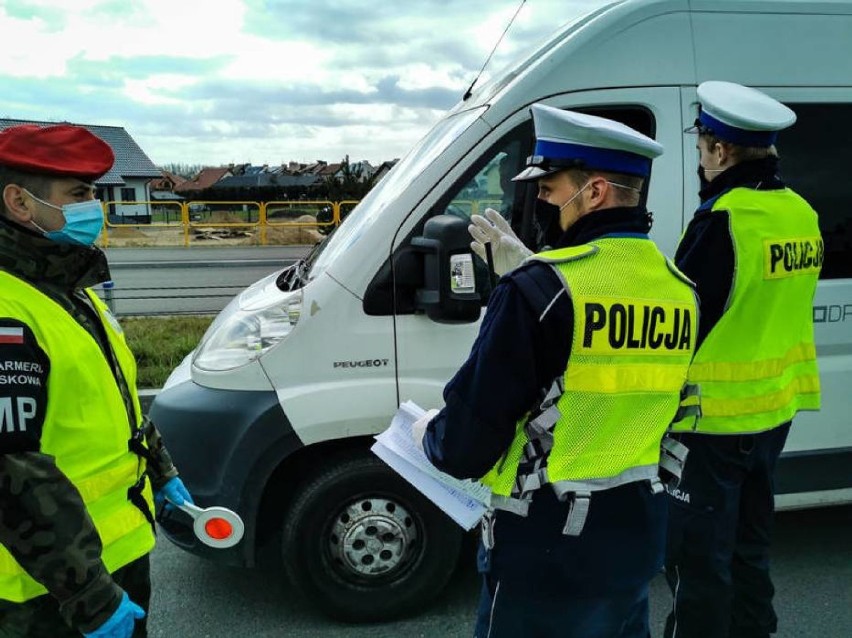 Koronawirus w Podlaskiem. Policja kontroluje mieszkańców. Posypały się kolejne mandaty, pouczenia i wnioski do sądów