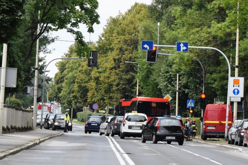 Wypadek z udziałem autobusu MZK w Bielsku-Białej [ZDJĘCIA]