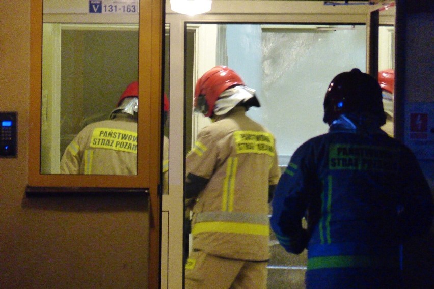 Strażacy w bloku przy ulicy Nowowiejskiej w Kielcach. Co się stało?