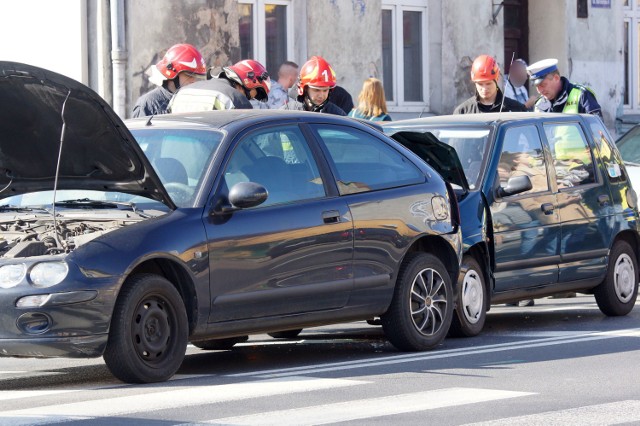Zderzenie aut na ulicy Harcerskiej w Kaliszu. Jedna osoba w szpitalu