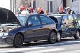 Zderzenie aut na ulicy Harcerskiej w Kaliszu. Jedna osoba w szpitalu. ZDJĘCIA