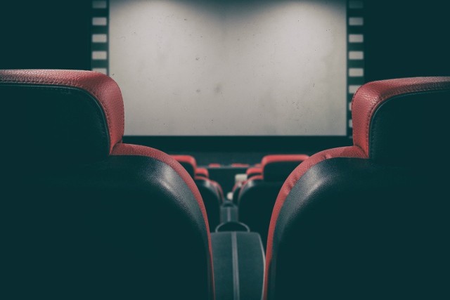 Na ekranach kina Grójeckiego Ośrodka Kultury będzie można obejrzeć ciekawe produkcje filmowe. Na kolejnych slajdach plakaty promujące filmy.