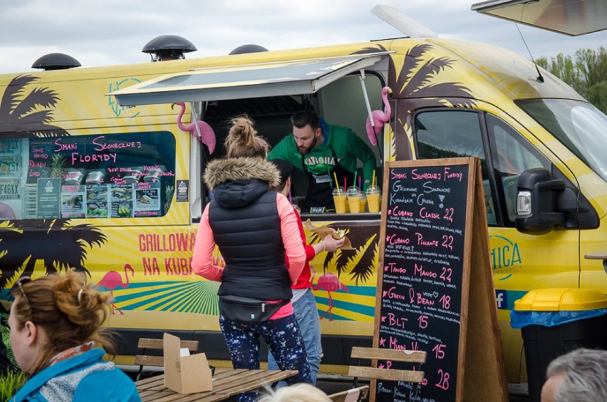 Food Port, Warszawa. Osiem wyjątkowych food trucków nakarmi...