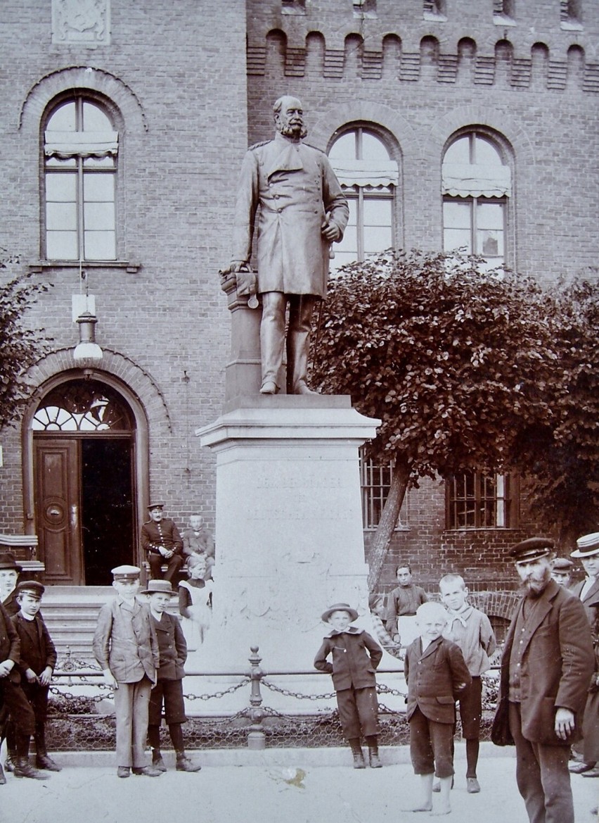 Unikatowe zdjęcia  pomnika cesarza Wilhelma I ze Szczecinka [zdjęcia]