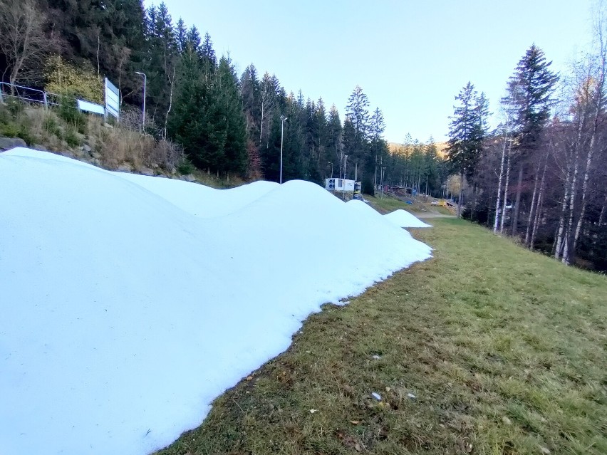 Produkcja śniegu w Karpaczu ruszyła pełną parą. Kiedy startuje sezon narciarski w Karkonoszach?