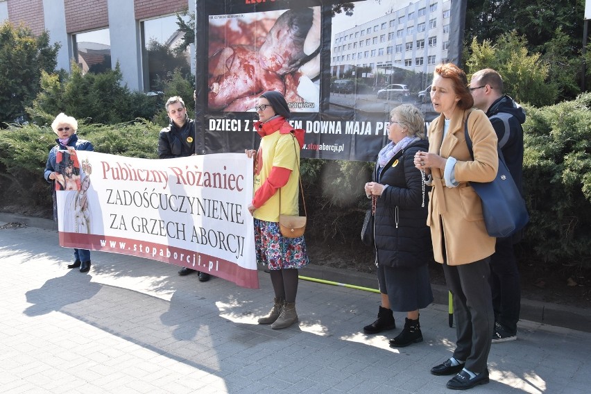 Protest antyaborcyjny pod oleśnickim szpitalem (ZDJĘCIA)